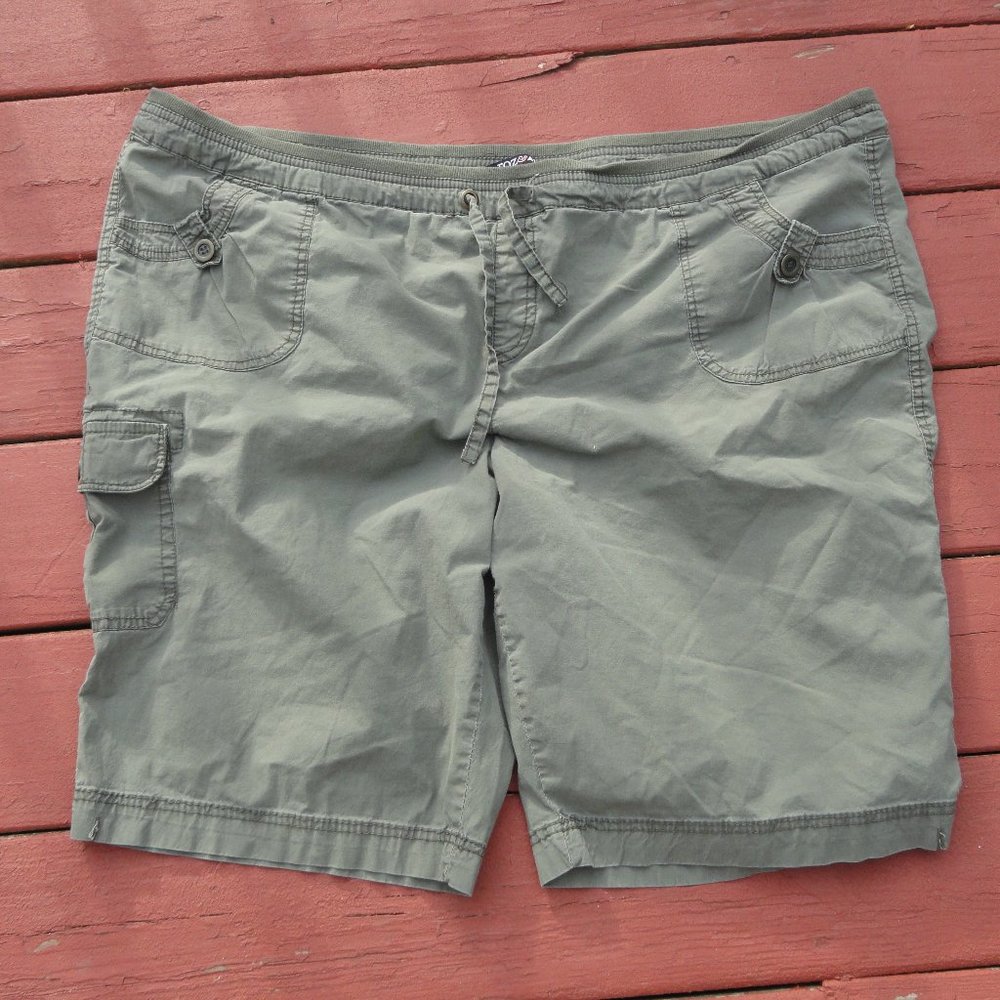 Roz & Ali military Green Cargo style womens shorts, Drawstring top, 22W~…